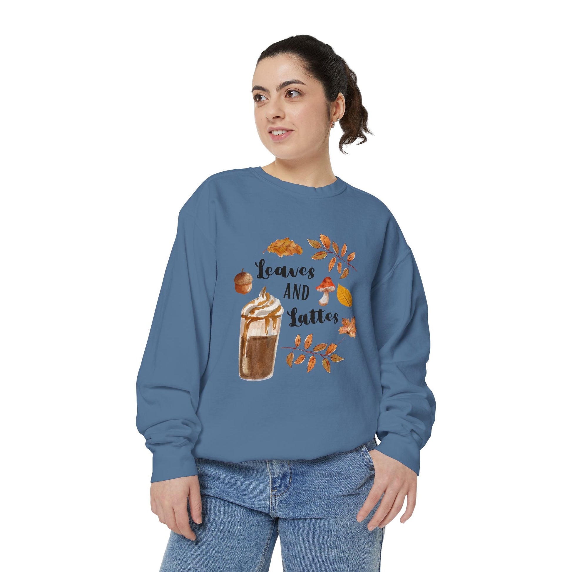 Woman wearing oversized cozy fall sweatshirt in blue – casual streetwear outfit
