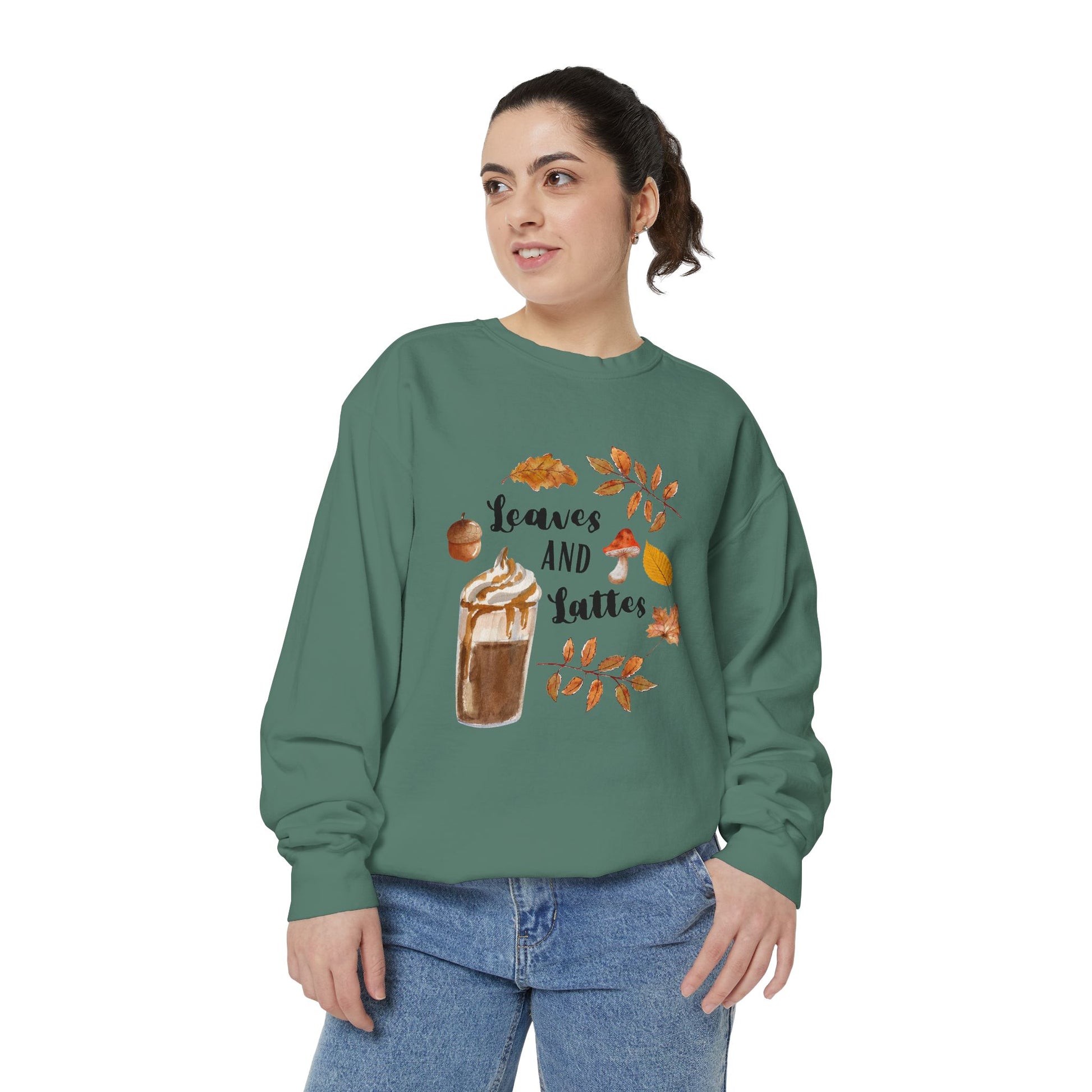 Woman wearing oversized cozy fall sweatshirt in green – casual streetwear outfit