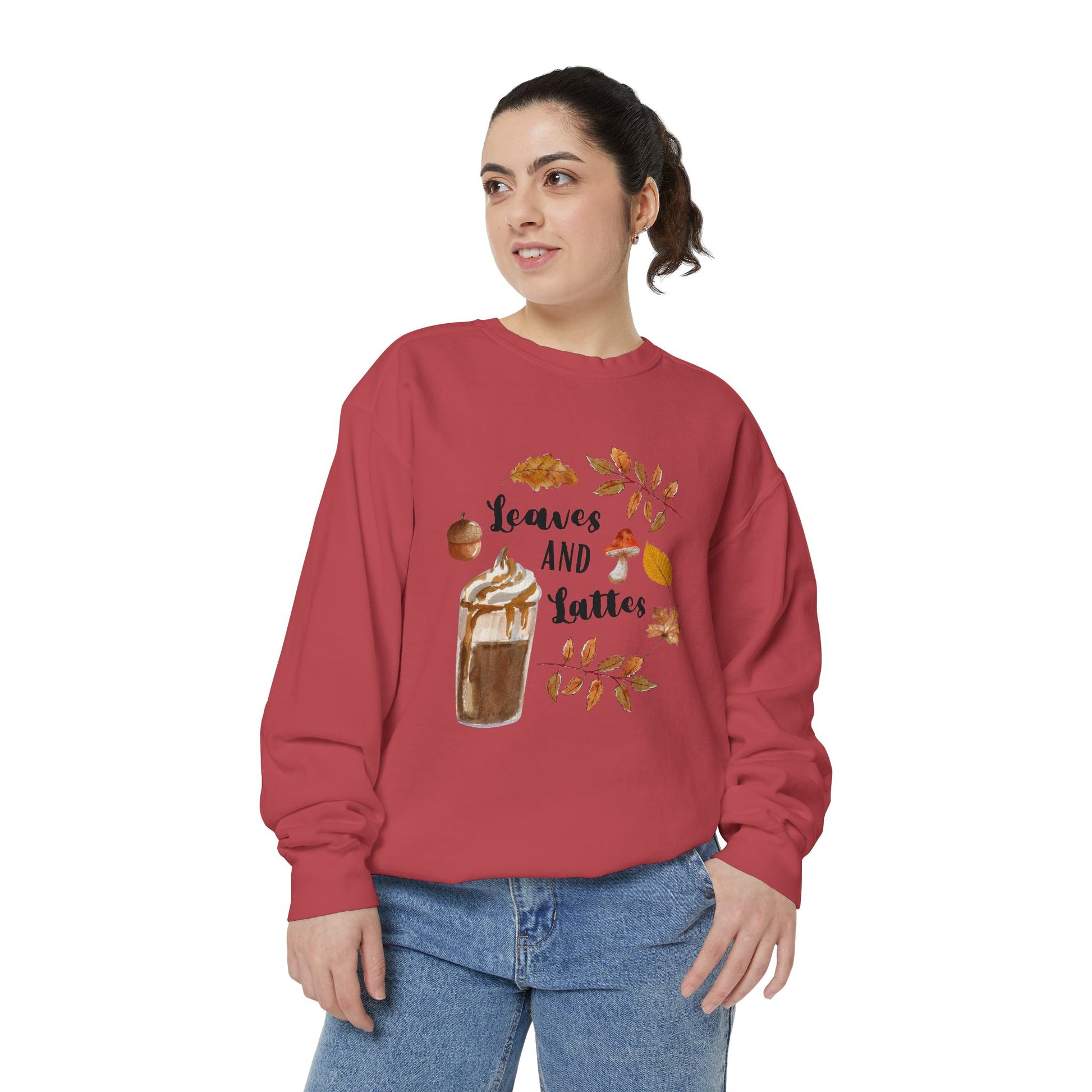 Woman wearing oversized cozy fall sweatshirt in red – casual streetwear outfit