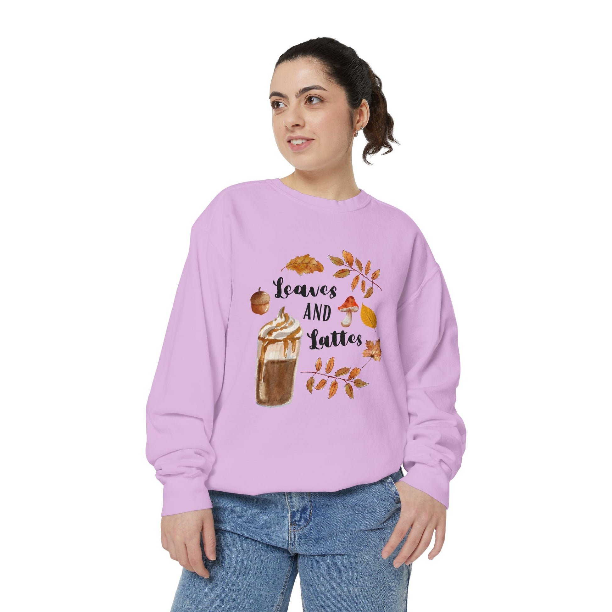 Woman wearing oversized cozy fall sweatshirt in pink – casual streetwear outfit